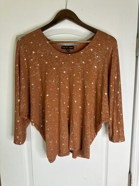 Kim & Cami Rust Star Print Dolman Top with Metallic Stars